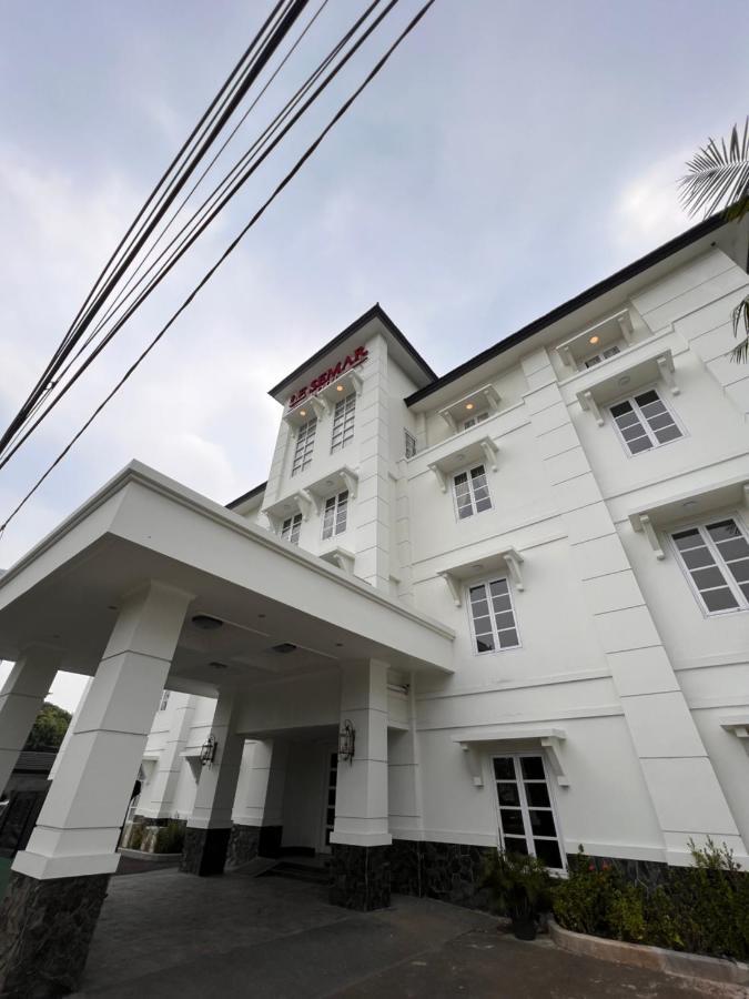 Le Semar Hotel Karawaci Dahung Exteriör bild